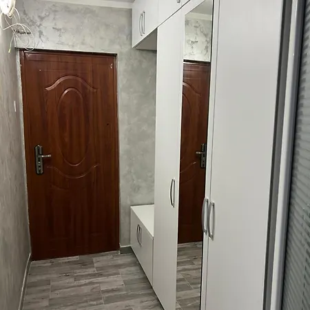 Green Apartament Targu Jiu Exterior photo
