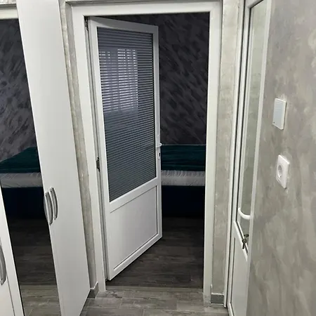 Green Apartament Targu Jiu Exterior photo